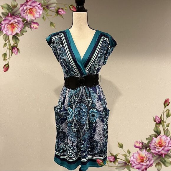 Paisley print v-neck dress with belt - Picture 1 of 16